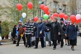 Колонну активистов районного совета ветеранов украшало большое количество воздушных шаров